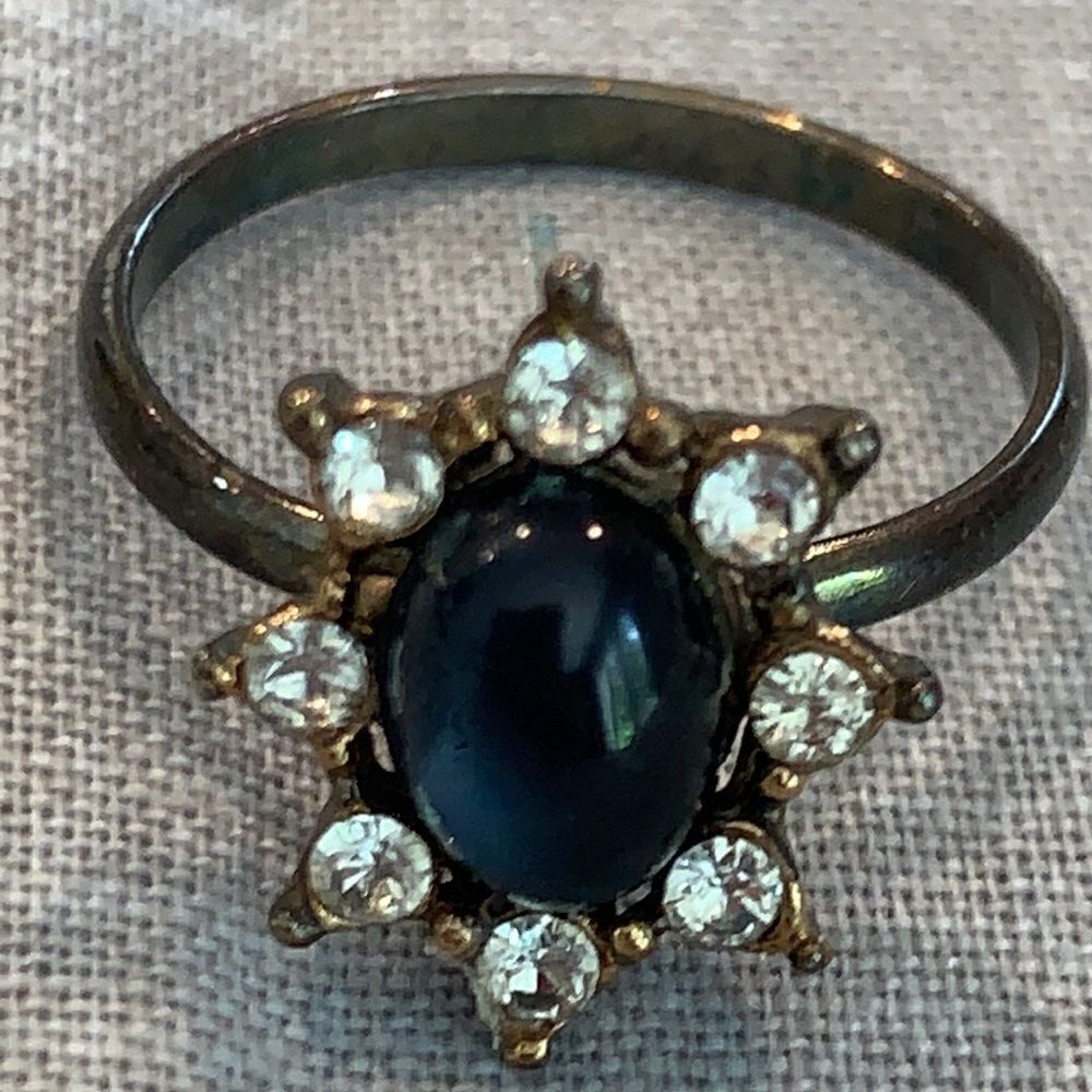 Oval crystal bead ring.